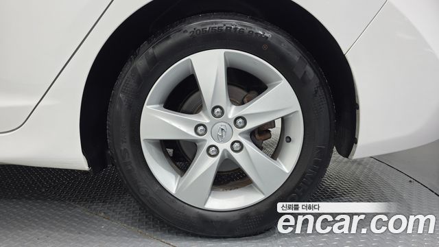 Hyundai AVANTE 2012 — photo 7