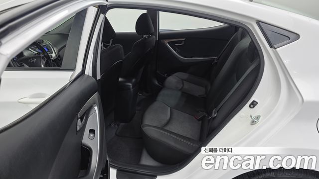 Hyundai AVANTE 2012 — photo 16