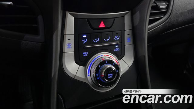 Hyundai AVANTE 2012 — photo 28