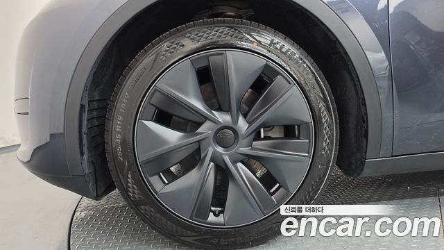 Tesla Model Y 2025 — photo 5