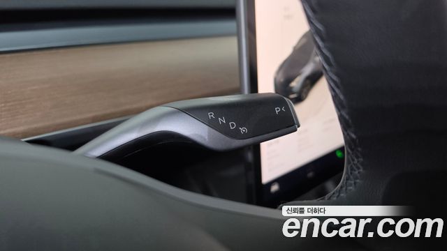 Tesla Model Y 2025 — photo 12