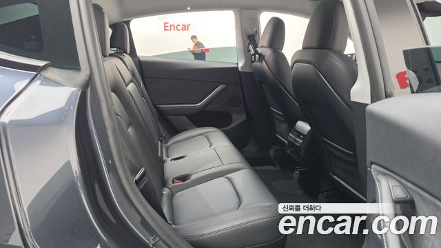 Tesla Model Y 2025 — photo 17