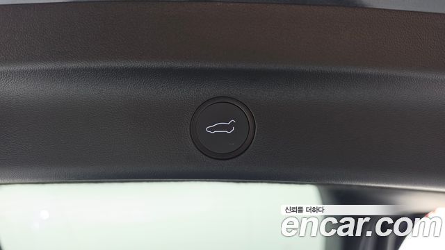 Tesla Model Y 2025 — photo 22