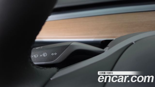 Tesla Model Y 2025 — photo 24