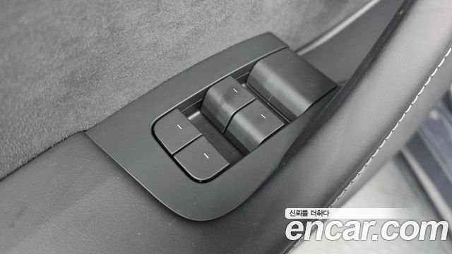 Tesla Model Y 2025 — photo 25