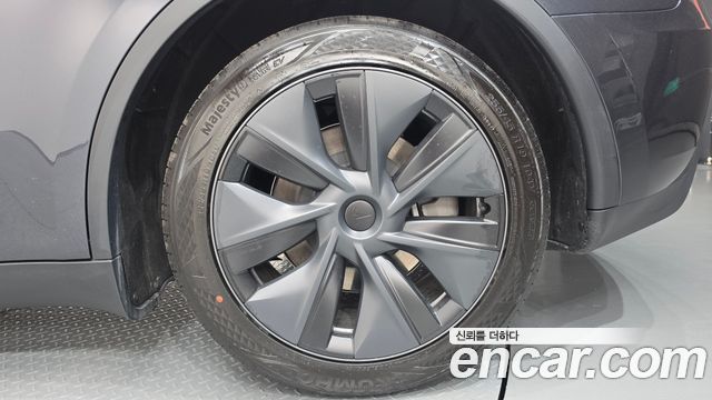 Tesla Model Y 2025 — photo 7