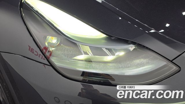 Tesla Model Y 2025 — photo 8