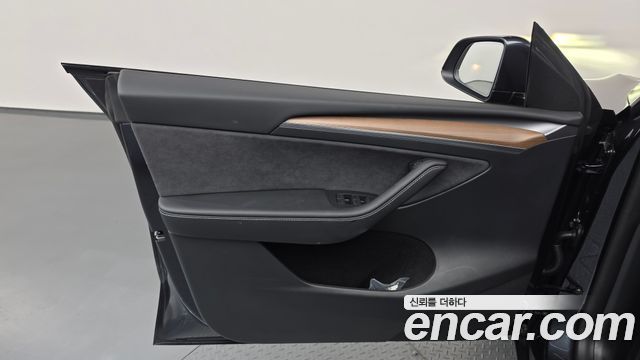 Tesla Model Y 2025 — photo 14