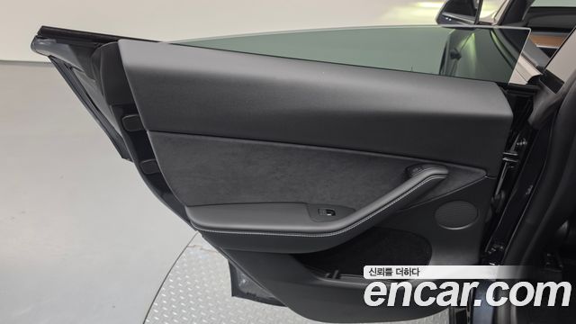 Tesla Model Y 2025 — photo 15
