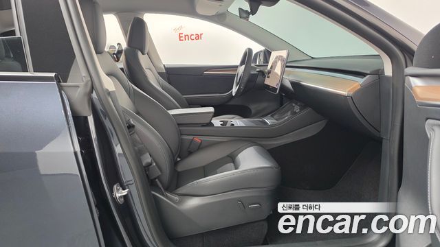 Tesla Model Y 2025 — photo 16