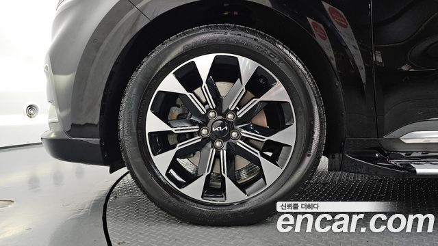 Kia Canival 2023 — photo 5