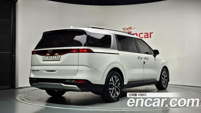 Kia Canival 2021 — photo 2