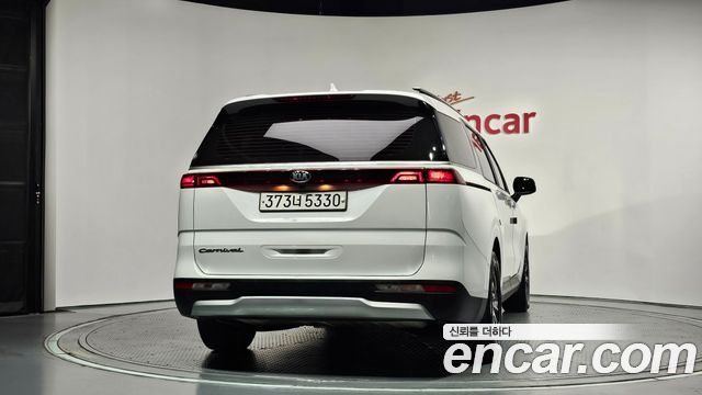 Kia Canival 2021 — photo 4