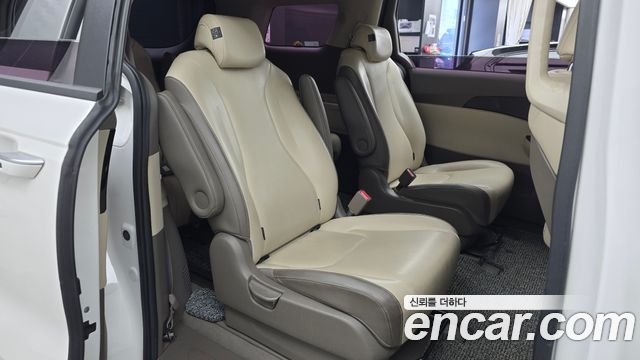 Kia Canival 2021 — photo 17
