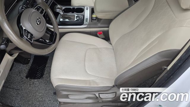 Kia Canival 2021 — photo 22
