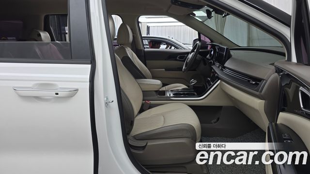 Kia Canival 2021 — photo 16