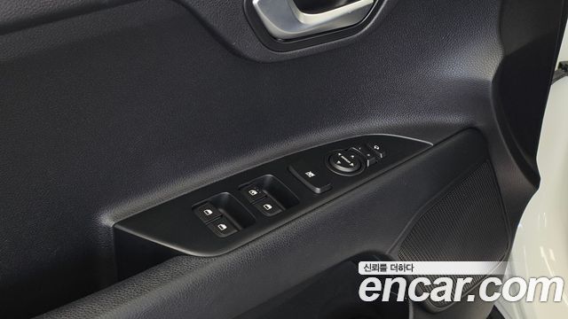 Kia Stonic 2018 — photo 28