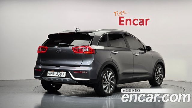 Kia Niro 2018 — photo 2