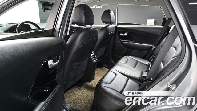 Kia Niro 2018 — photo 17