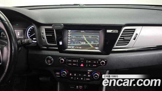 Kia Niro 2018 — photo 19