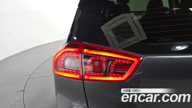 Kia Niro 2018 — photo 9