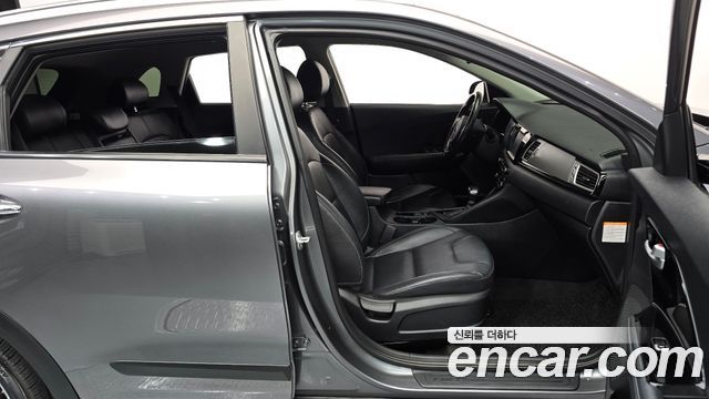 Kia Niro 2018 — photo 16