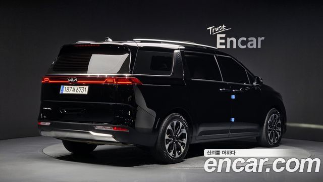 Kia Canival 2023 — photo 2