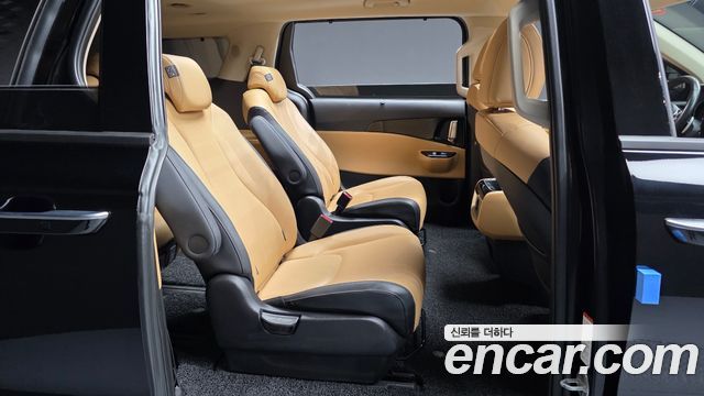 Kia Canival 2023 — photo 11