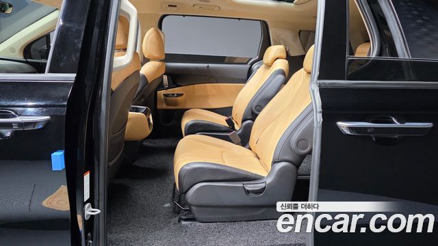 Kia Canival 2023 — photo 12