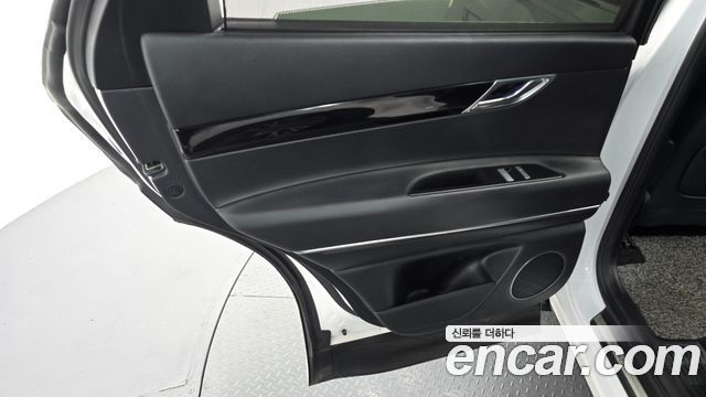 Genesis GV80 2020 — photo 15