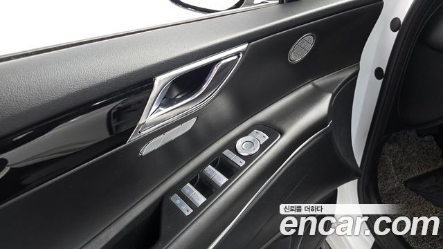 Genesis GV80 2020 — photo 28