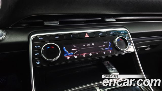 Genesis GV80 2020 — photo 31
