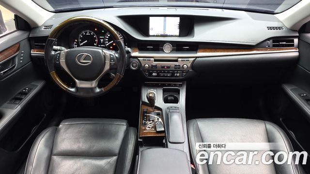 Lexus ES 2015 — photo 10