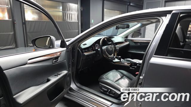 Lexus ES 2015 — photo 13