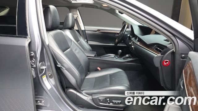 Lexus ES 2015 — photo 17