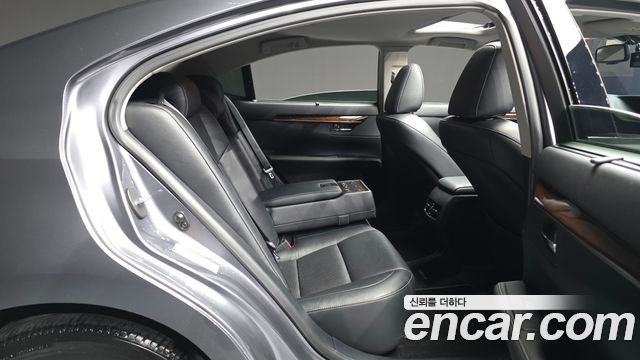 Lexus ES 2015 — photo 18