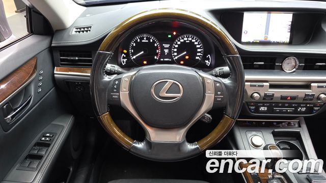 Lexus ES 2015 — photo 19