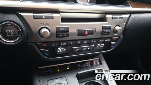 Lexus ES 2015 — photo 24