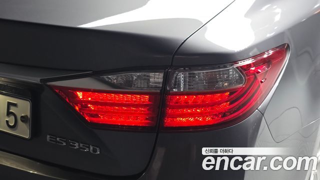 Lexus ES 2015 — photo 9