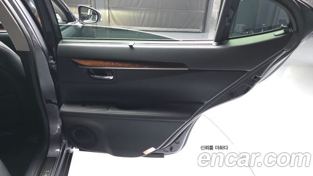 Lexus ES 2015 — photo 15