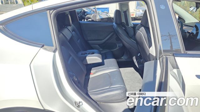 Tesla Model Y 2021 — photo 17