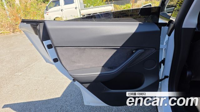 Tesla Model Y 2021 — photo 15