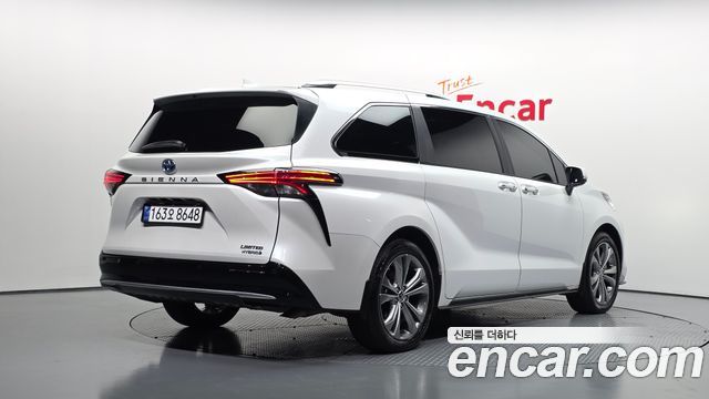 Toyota Sienna 2024 — photo 2