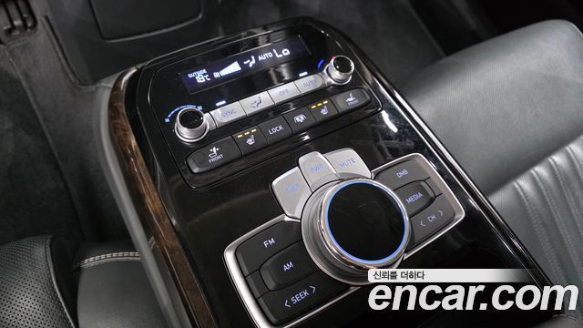 Genesis G90 2019 — photo 18