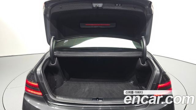 Genesis G90 2019 — photo 20
