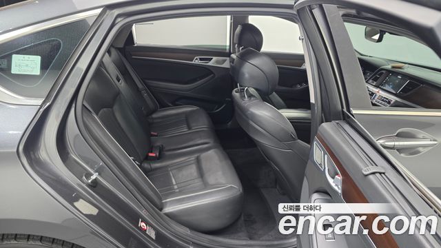 Genesis G80 2017 — photo 18