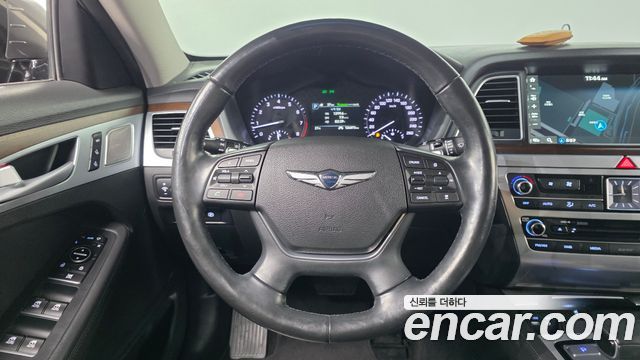 Genesis G80 2017 — photo 23