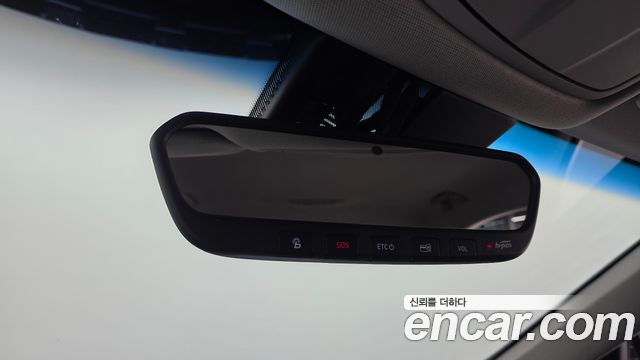 Genesis G80 2017 — photo 24
