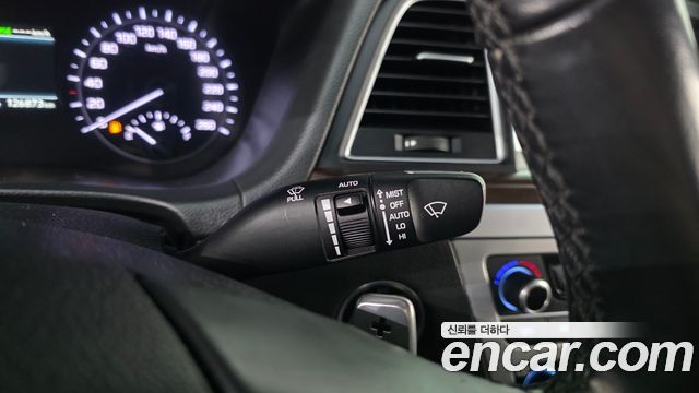 Genesis G80 2017 — photo 26