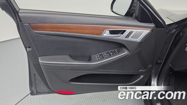 Genesis G80 2017 — photo 14